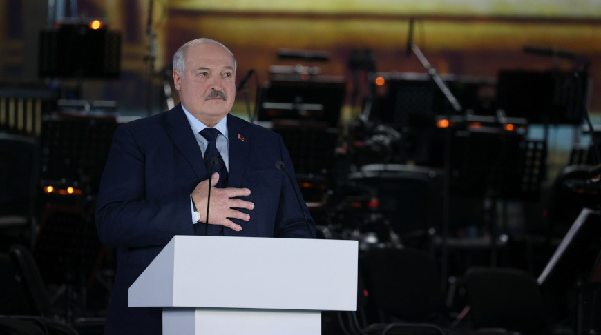 "Мы сохраним свою цивилизацию". Лукашенко сделал эмоциональное отступление на концерте-реквиеме в Питере