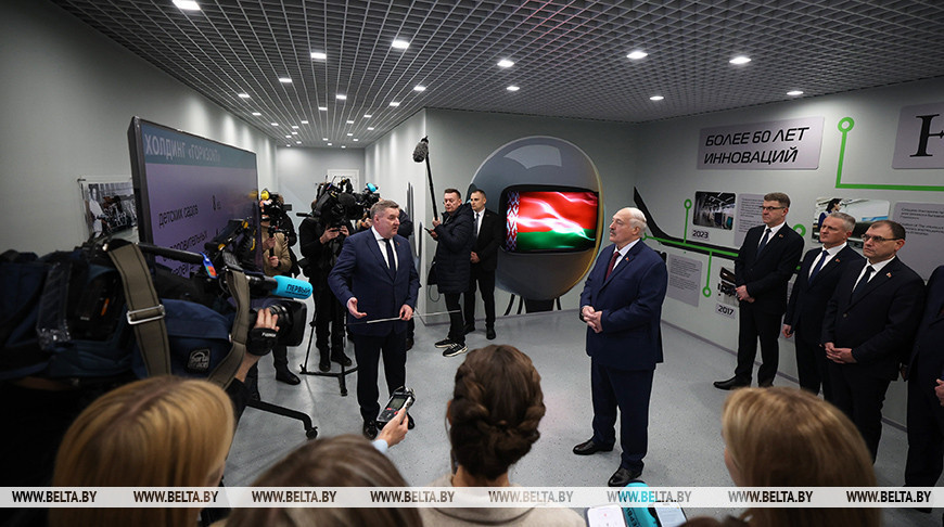 Лукашенко на «Горизонте» дал официальный старт массовому роботизированному производству телевизоров с ИИ
