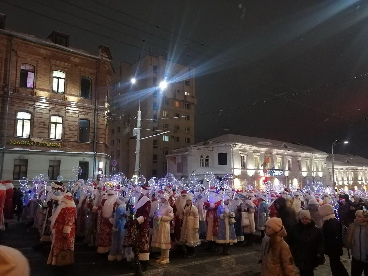 РУП «Витебский ЦСМС» принял участие в новогоднем костюмированном   шествии Дедов Морозов и Снегурочек